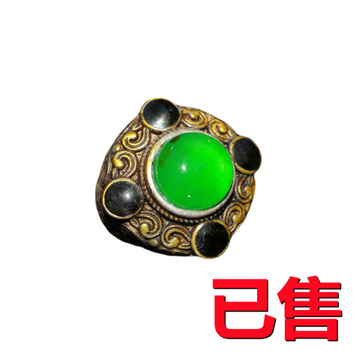 银嵌翡翠戒指