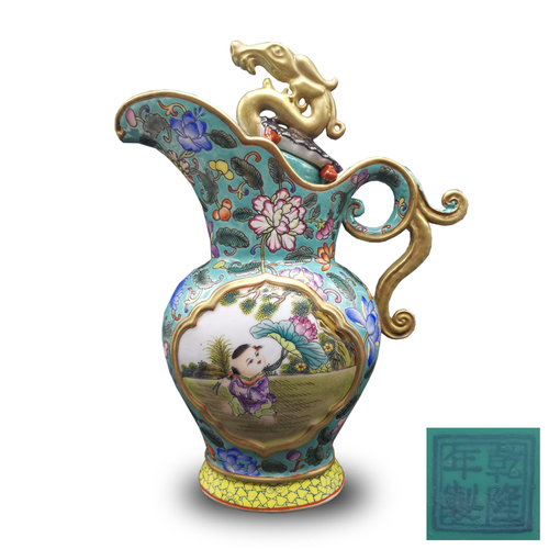 粉彩松石绿地花卉人物执壶
