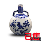 青花花鸟纹抱月瓶